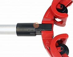 Крепление рукоятки к корпусу ручного роторного трубореза Reed Low Clearance Rotary Cutter LCRC16I